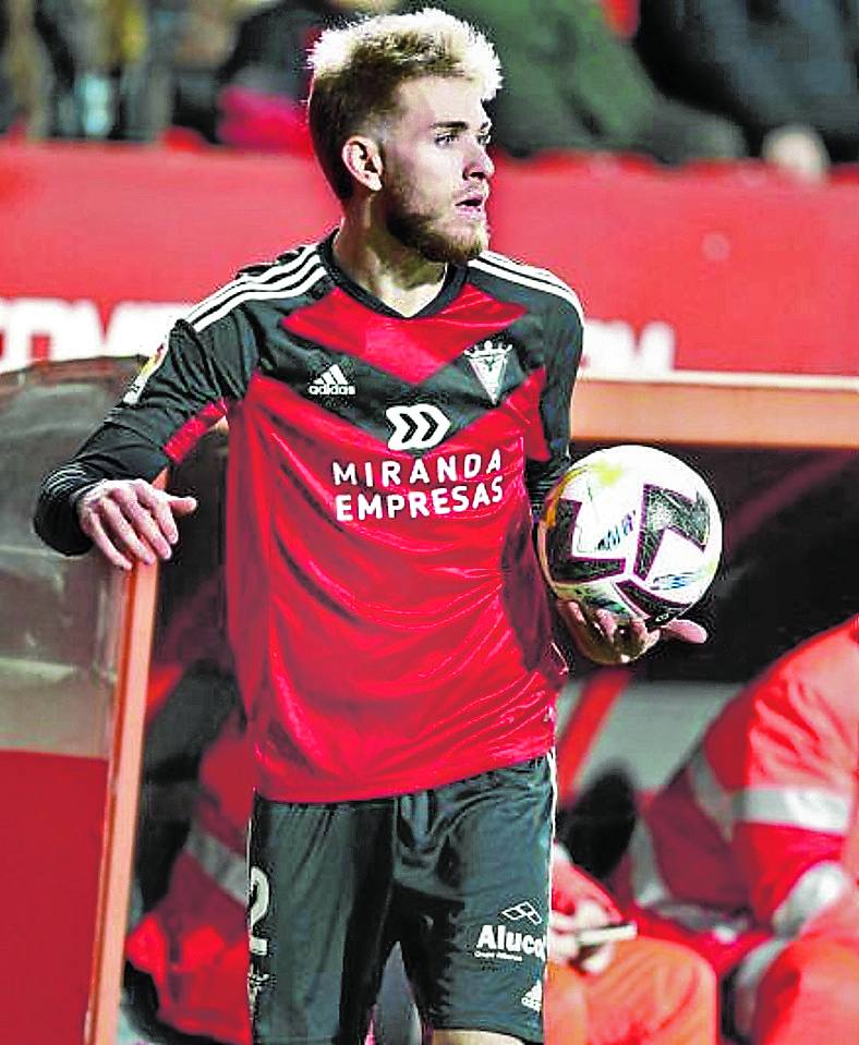 Santos volvió ante el Tenerife pero no estuvo en Can Misses.