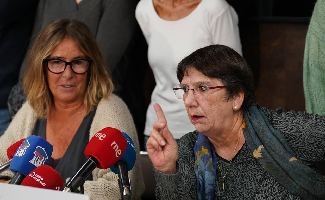 Las portavoces de la Fundación Egiari Zor, Begoña Galdeano y Edurne Brouard. 