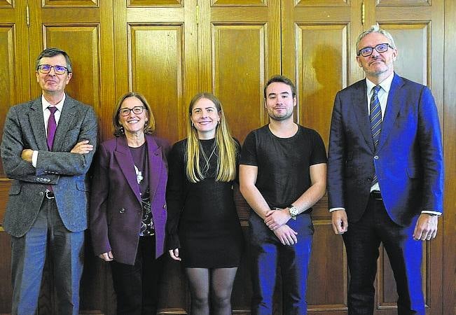 César Coca, Ana Irene del Valle, Elena Jiménez, Gontzal San Teodoro e Íñigo Barrenechea. 