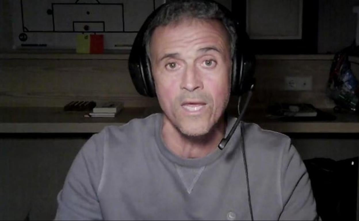 Luis Enrique, durante el vídeo de presentación de su nueva faceta de 'streamer'.