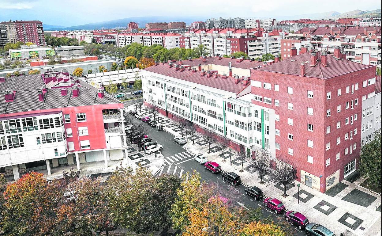 Vista panorámicas del barrio de Lakua, donde existen numerosos bloques de vivienda protegida. 