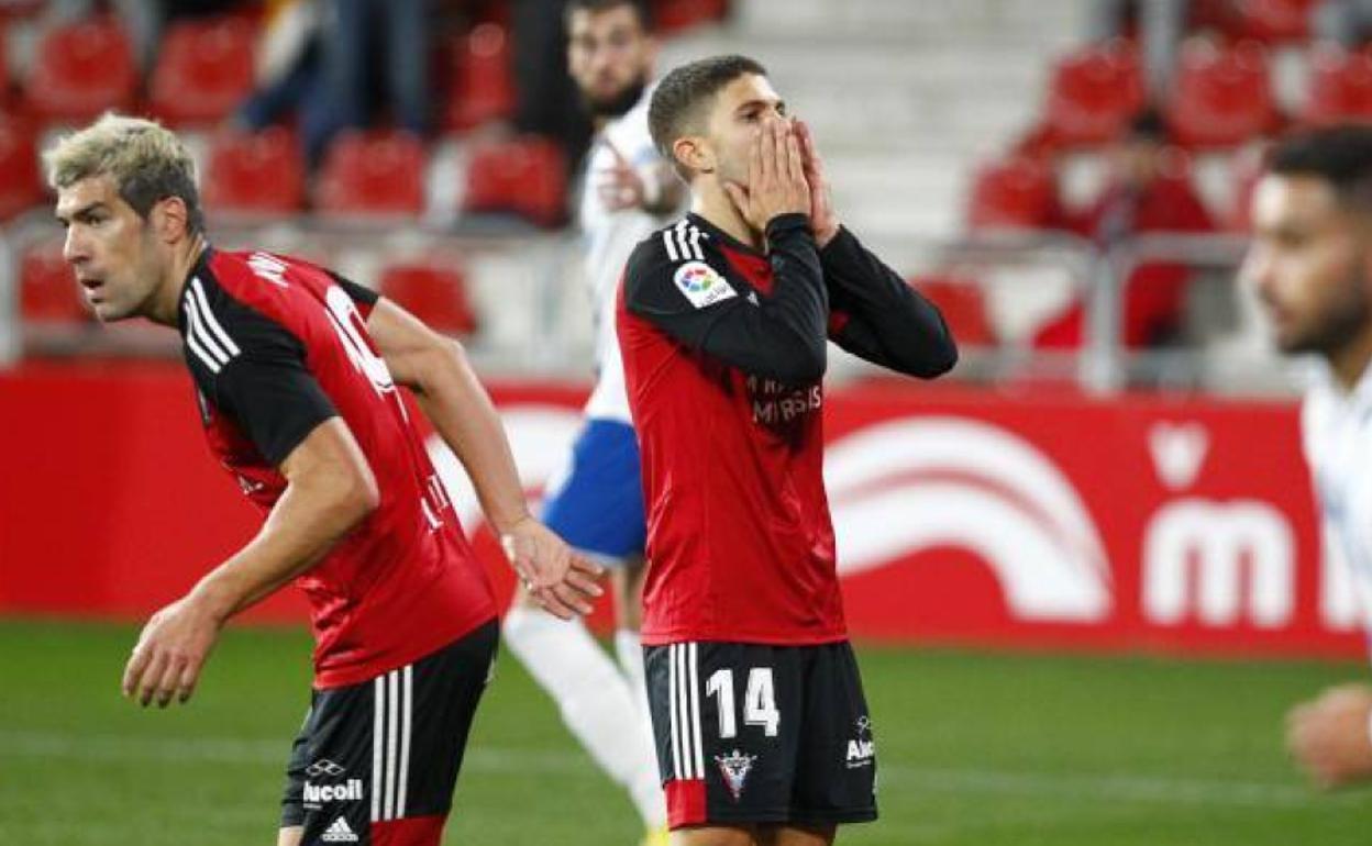 Óscar García, Pinchi, se lamenta tras una acción ofensiva en un lance contra el Tenerife. 