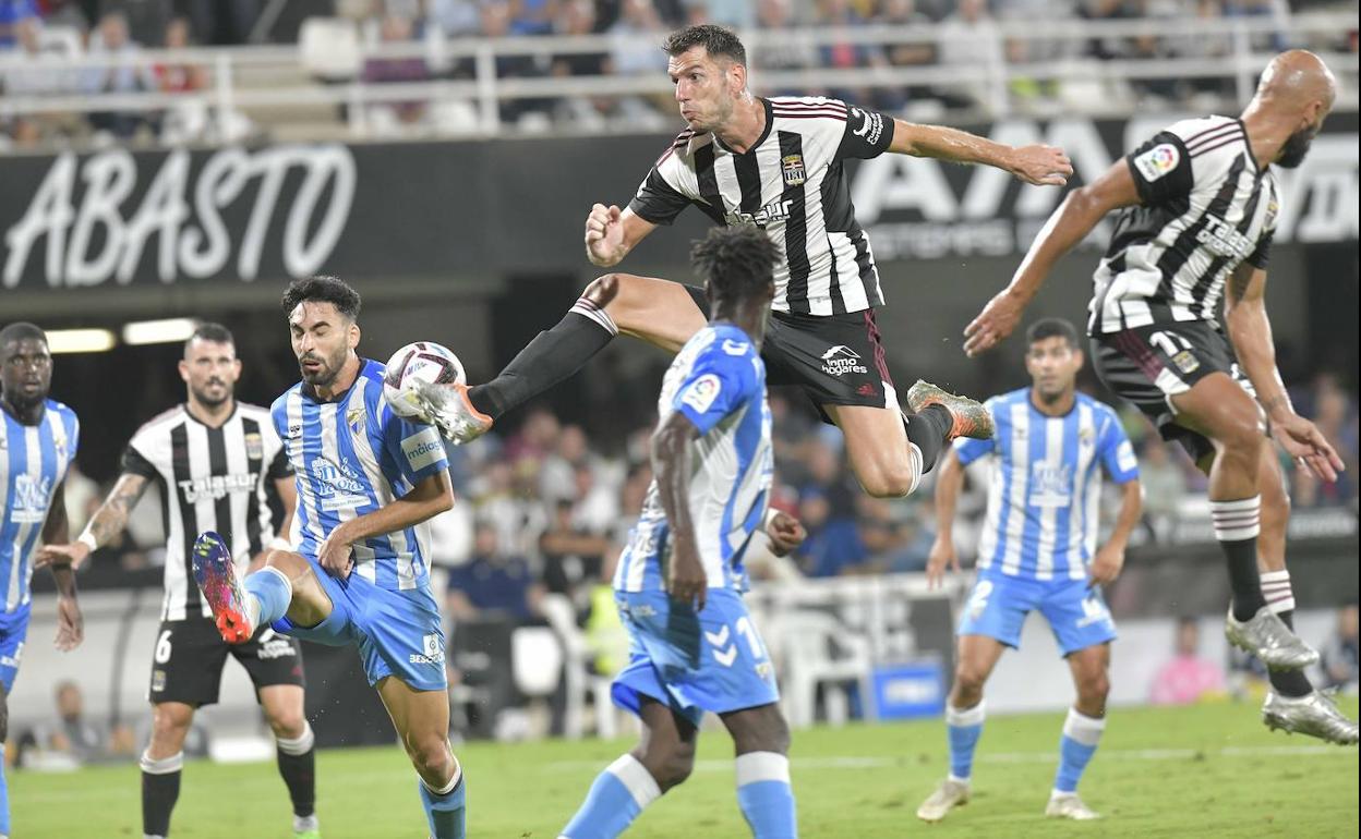 El Cartagena, próximo rival de los rojillos, venció al Málaga por 2-1. 