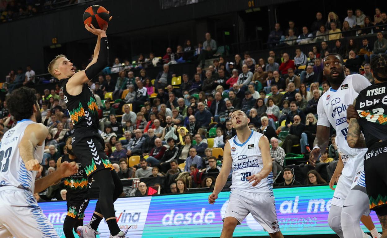 Hakanson busca el aro del Fuenlabrada en el partido del domingo. 