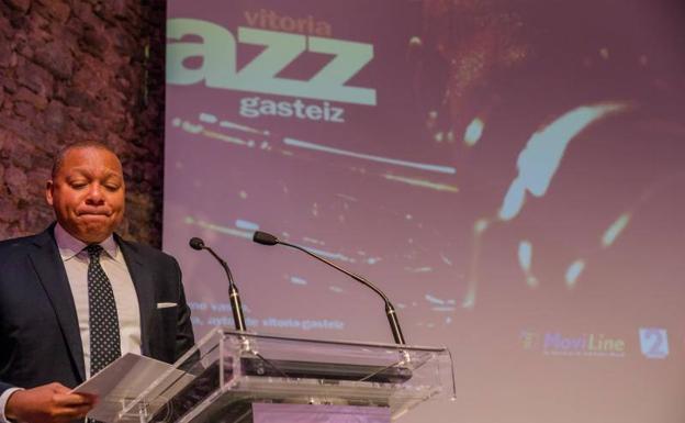 Marsalis, emocionado al recordar la figura de Añúa, impulsor del Festival de Jazz de Vitoria. 