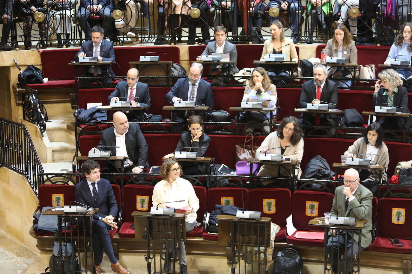 Fotos: Lágrimas de emoción entre los vecinos de Usansolo en Gernika tras aprobarse la desanexión de Galdakao