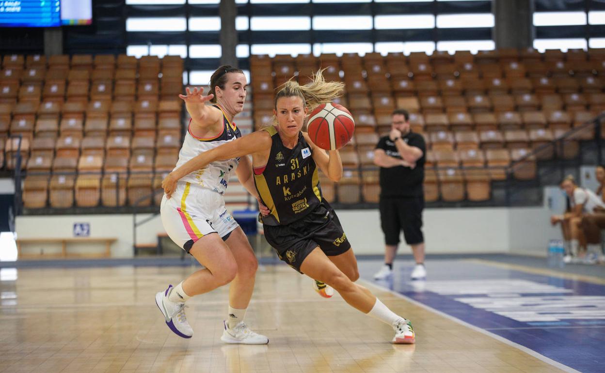 El polideportivo de Mendizorroza estrenará nuevo pavimento