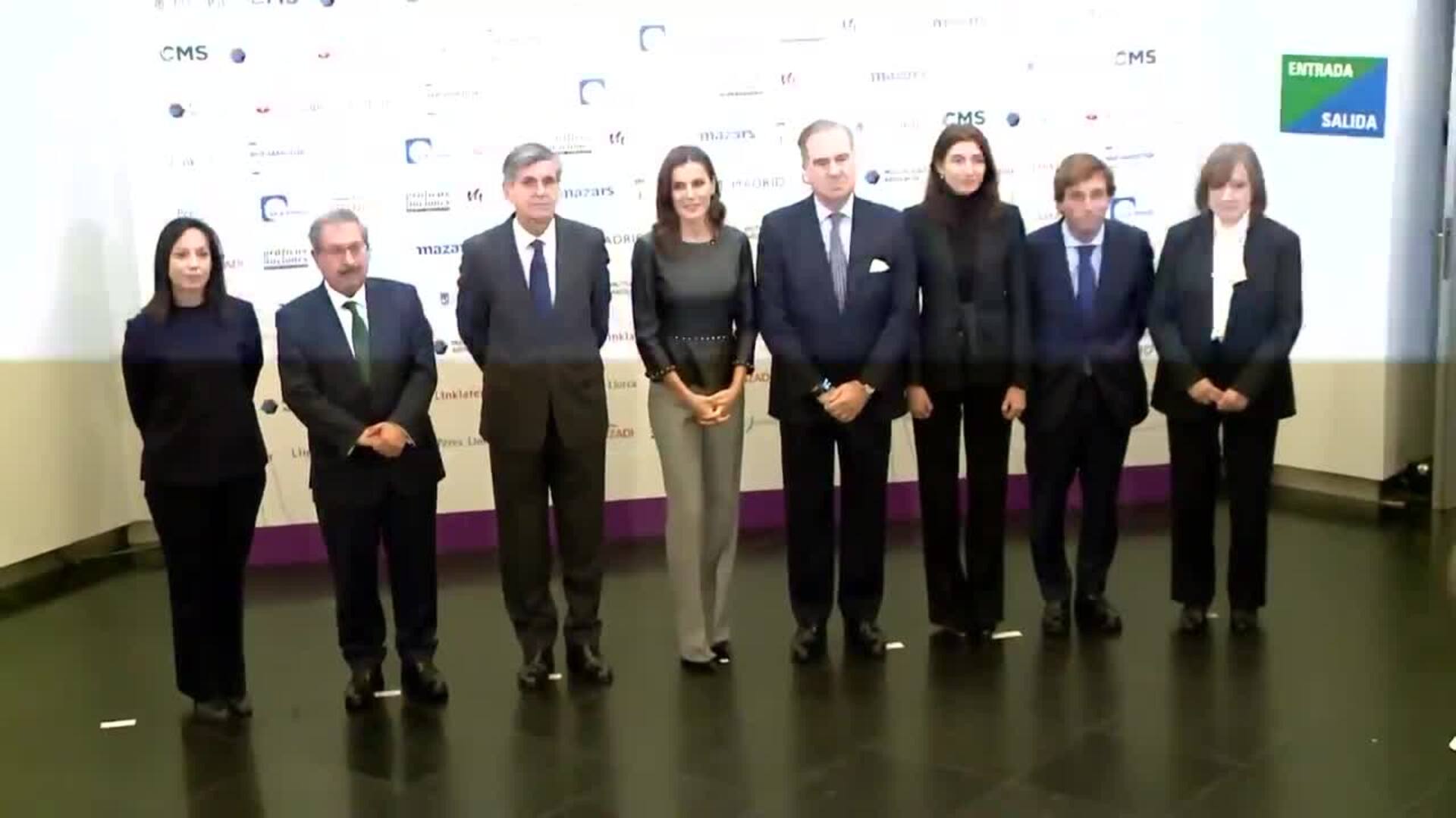 La Reina Letizia cambia de look y se apunta a la media melena