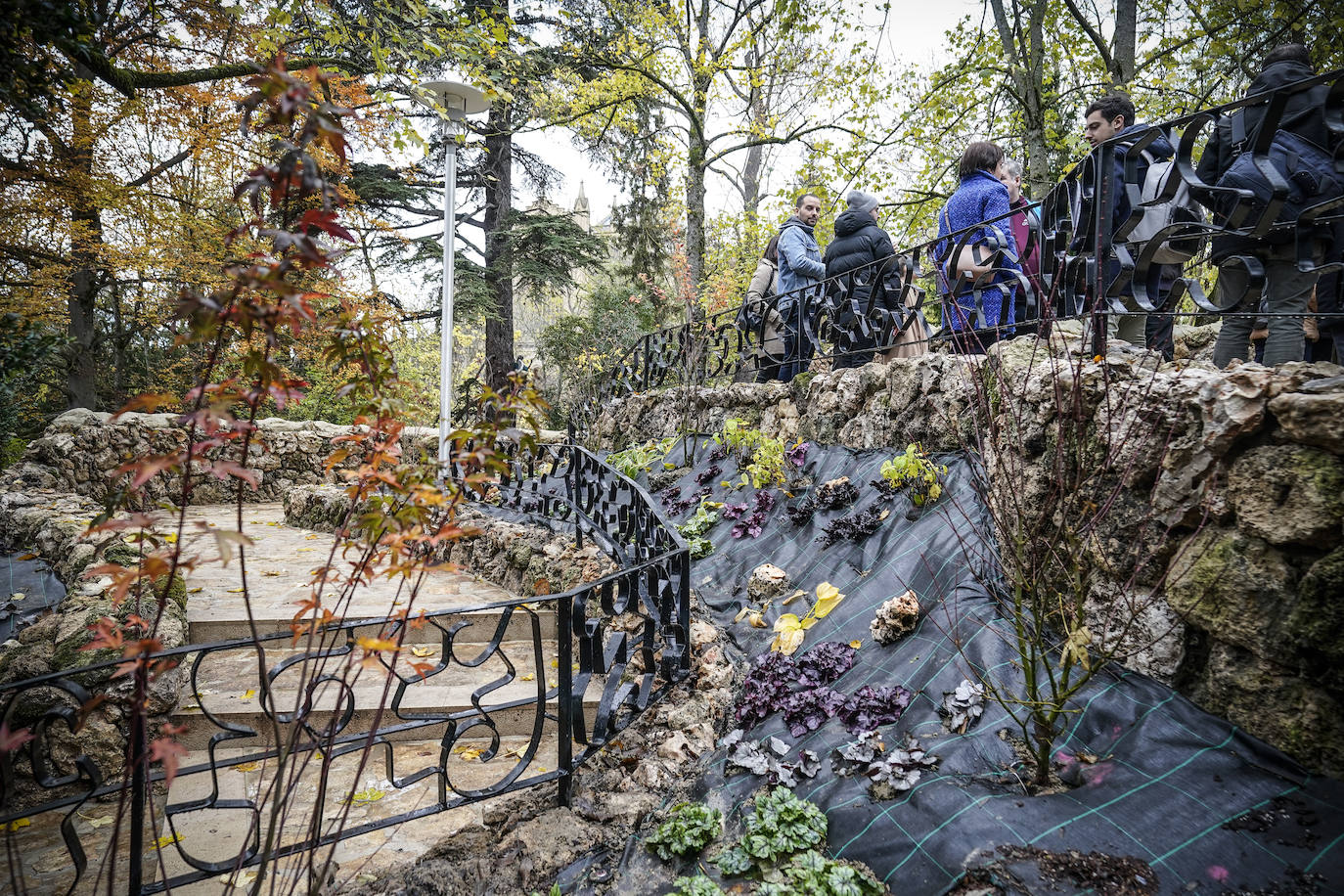 Fotos: Así ha quedado la renovada gruta del Belén de La Florida en Vitoria