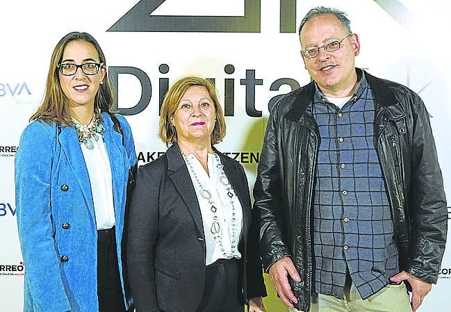 María Lambarri, Julia Diéguez y Juan Antonio Martínez. 