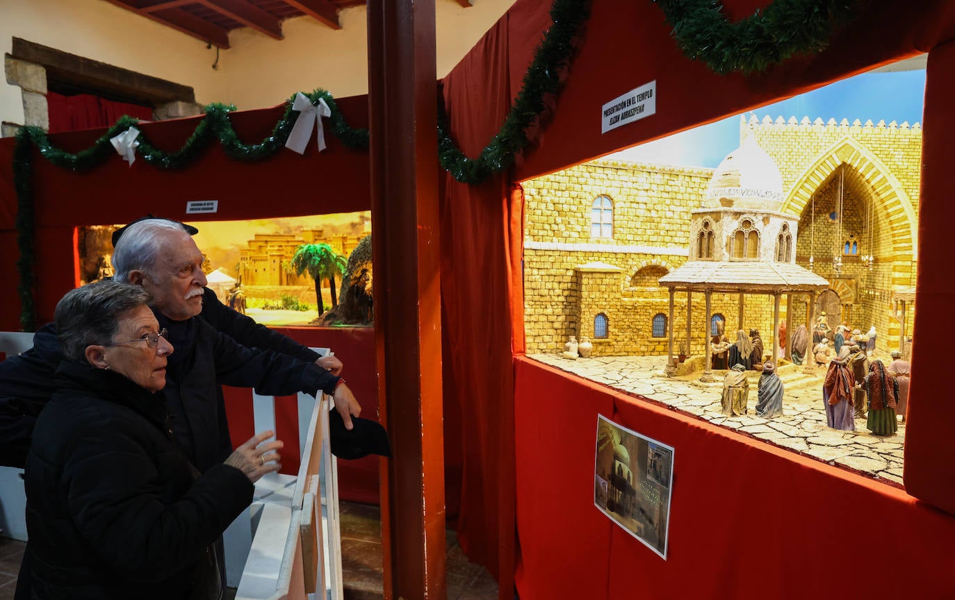 Petri Oleaga, de 92 años, ha confeccionado a ganchillo un belén con la técnica del 'amigurumi'. 