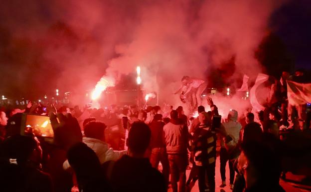 Mundial Qatar: Los aficionados de Marruecos en Bilbao celebran el pase a octavos