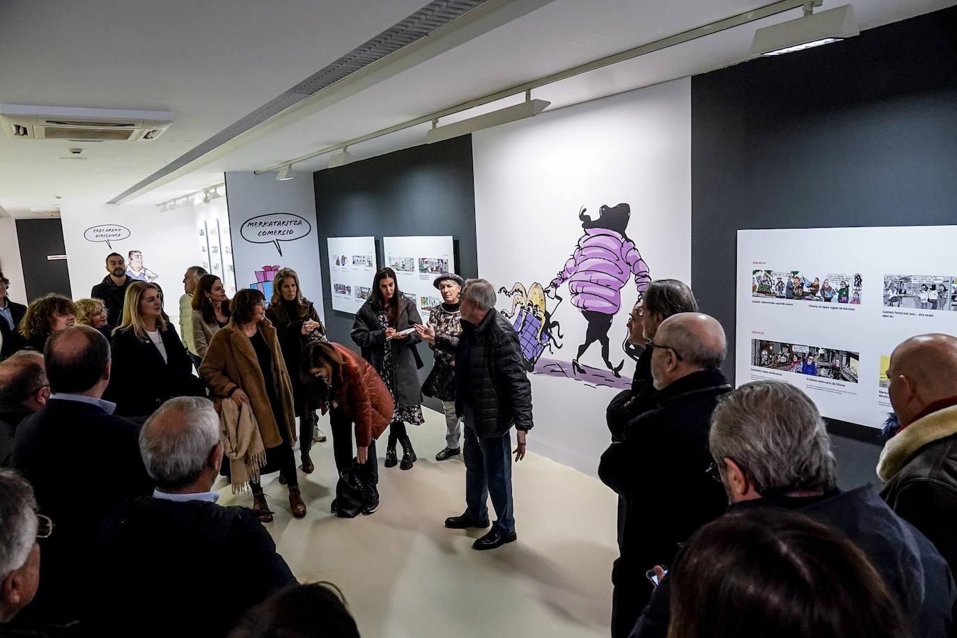 Fotos: Inauguración de la exposición. Tres décadas de Vitoria a través de las viñetas de Iñaki Cerrajería