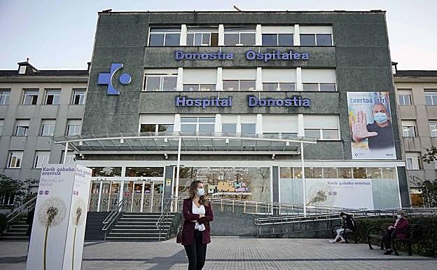 PNV y PSE asumen como «un proceso normal» los ceses en el Hospital Donostia