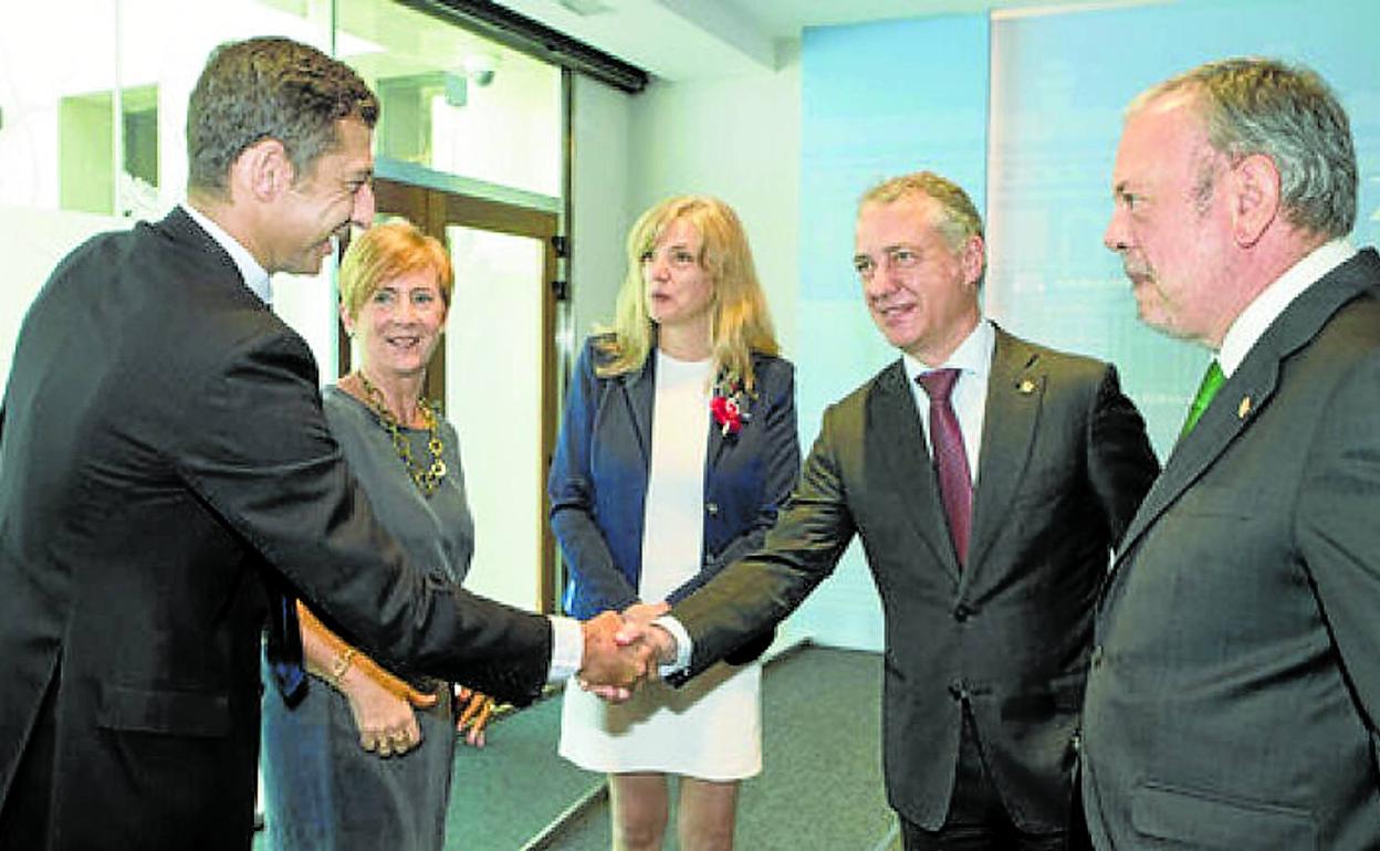 Javier Arana, Arantxa Tapia, el lehendakari Urkullu y Pedro Azpiazu, en el momento de la constitución del Fondo ABE, en 2019. 