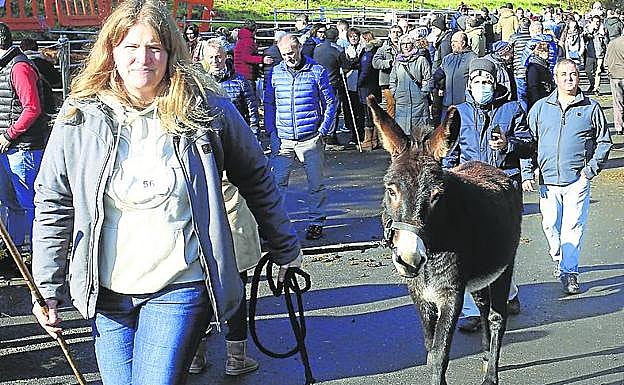 Miren Meabe con uno de sus burritos.