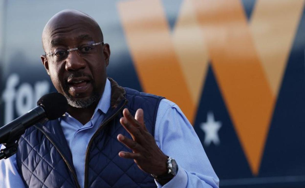 El candidato demócrata al Senado de Georgia, el senador Raphael Warnock. 