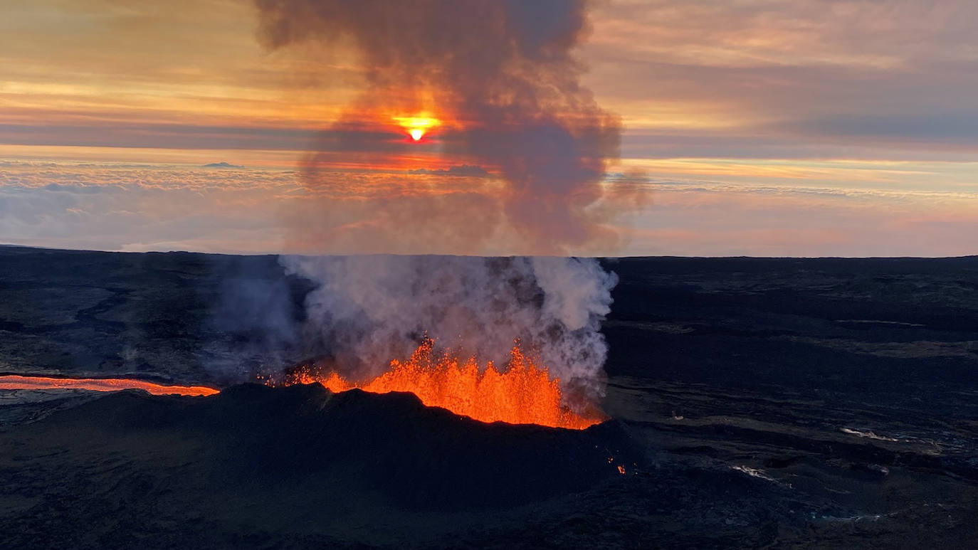 Fotos: Entra en erupción en Hawái el Mauna Loa, el volcán activo más grande del mundo