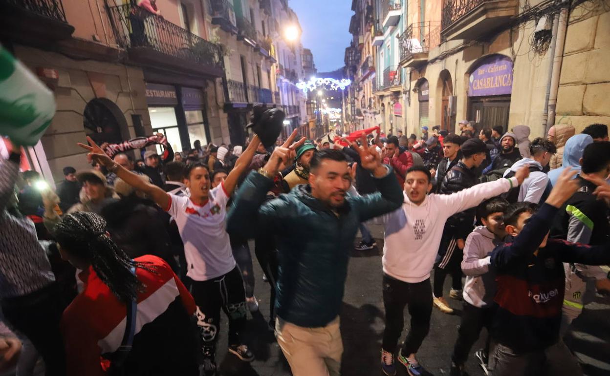 Fiesta en las calles de Bilbao por la victoria de Marruecos sobre España