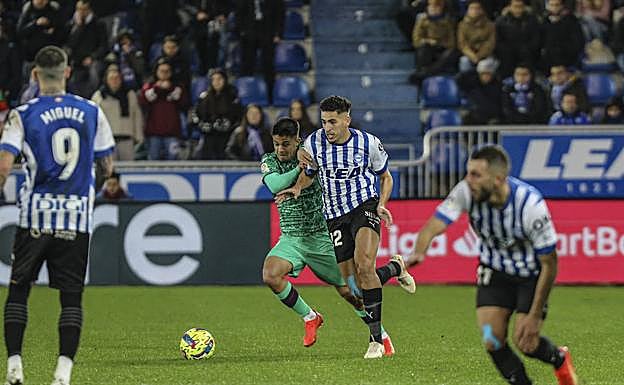 El uno a uno del Alavés-Levante: Miguel, de lo poco salvable