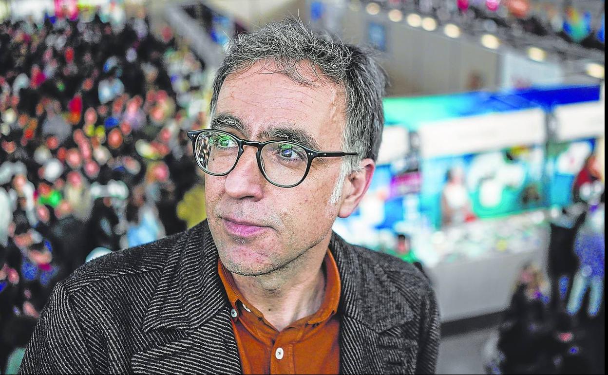 Harkaitz Cano empezó a escribir sonetos en pandemia y le apasiona el formato. 