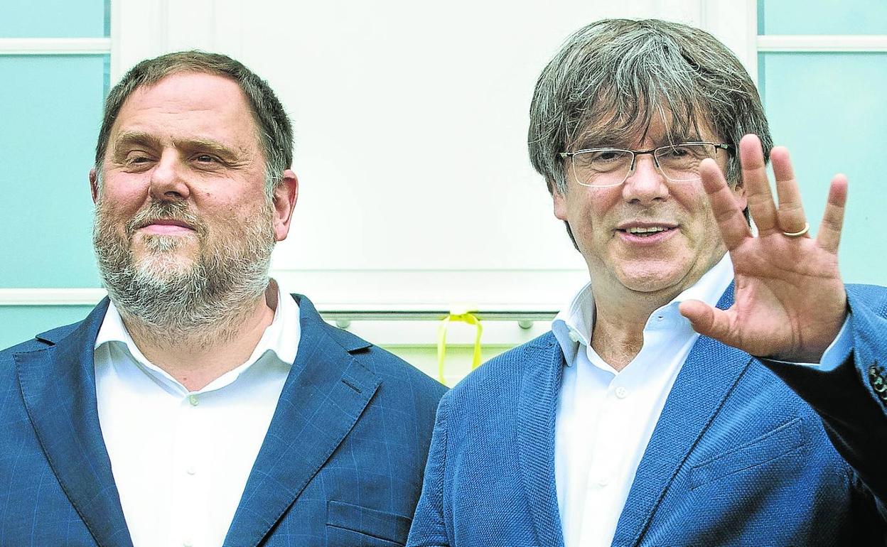 Oriol Junqueras y Carles Puigdemont, durante un encuentro celebrado en Waterloo.