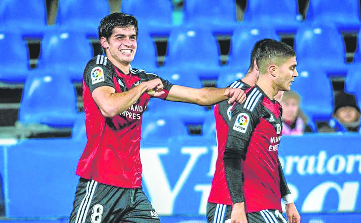 Juanlu progresa cada día como carrilero diestro y en Butarque se estrenó como goleador rojillo. 