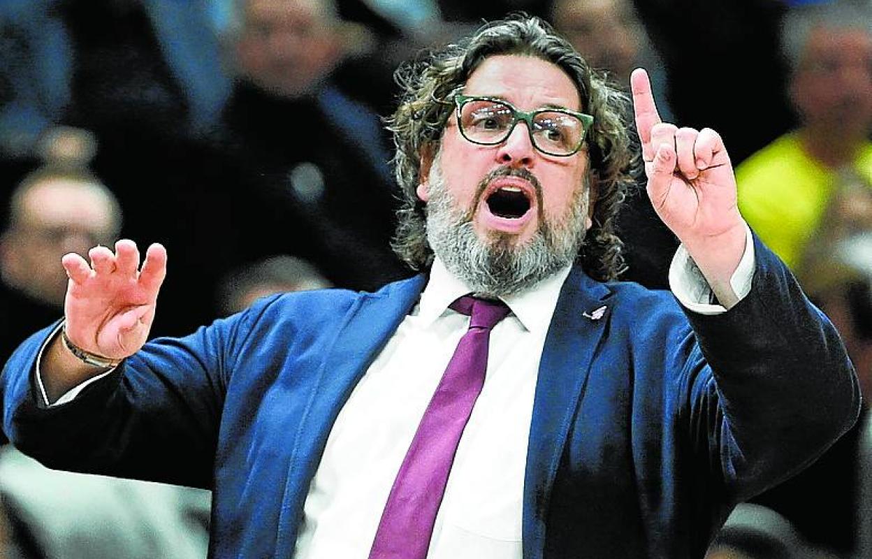 El técnico italiano del Bayern marca una jugada. 