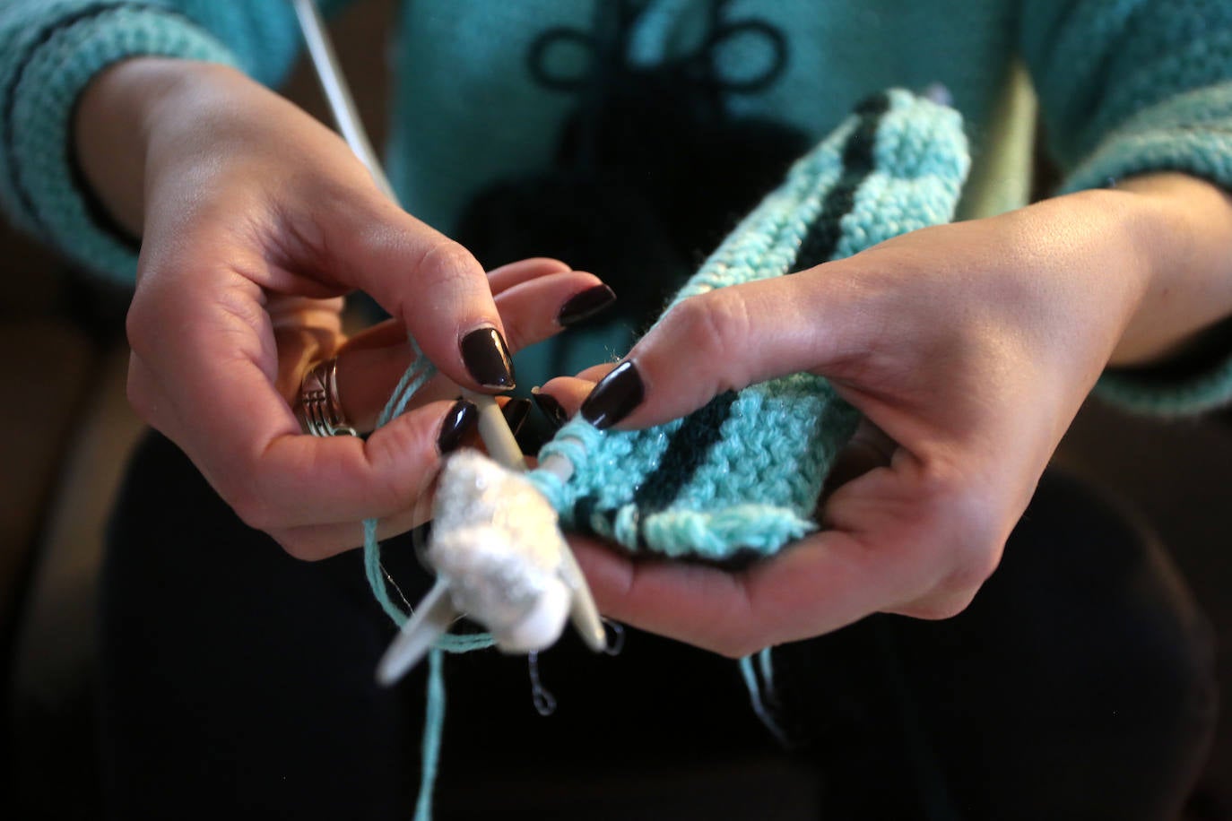 Fotos: Vivir en una mini buhardilla en Bilbao: «Con una sola luz ilumino toda la casa»