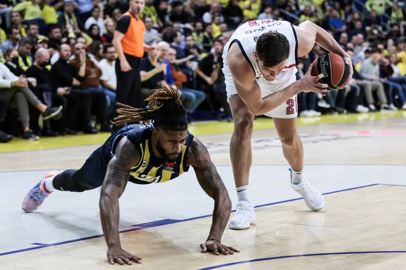 Fotos: Las fotos del Fenerbahce - Baskonia