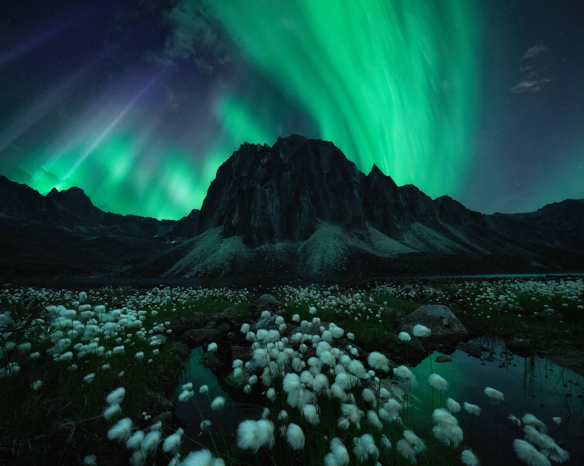 “Under a Northern Sky” – Imagen tomada en las montañas Tombstone , en Canadá.