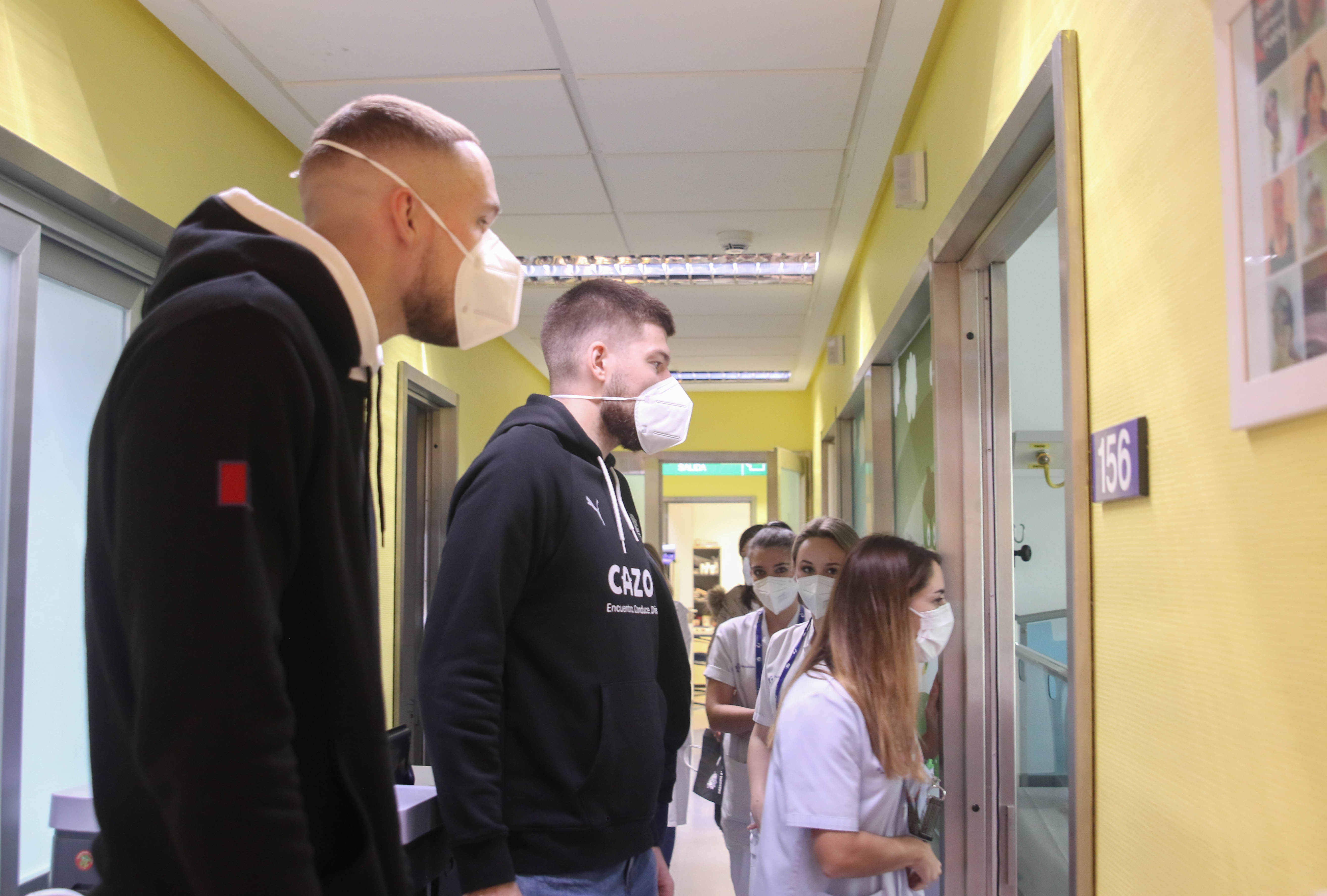 Fotos: Las imágenes de la visita de Giedraitis y Sedekerskis a Txagorritxu