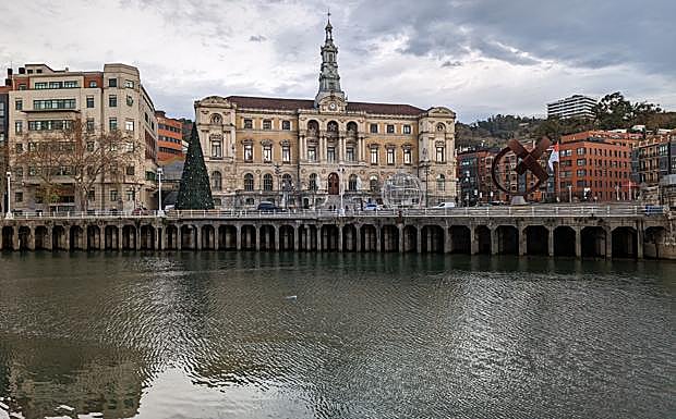 Imagen principal - Tomas con el zoom a 1x, 5x y 10x del Ayuntamiento