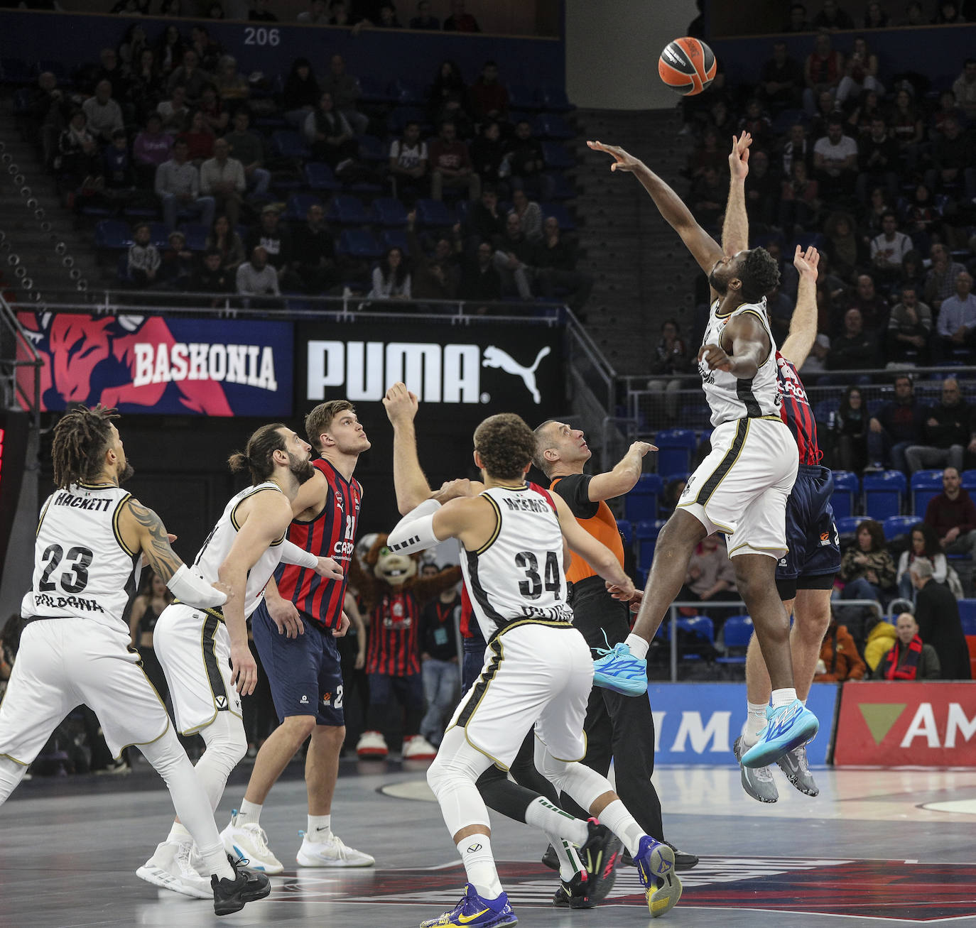 Fotos: Las fotos del Baskonia - Virtus de Bolonia