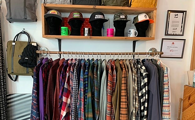 Imagen principal - La tienda de la firma Zebra en Irun. 