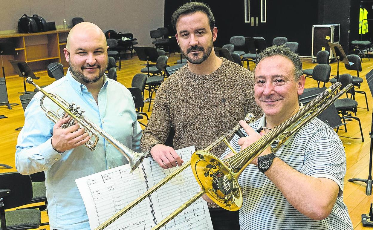 Esteban Batallán, Ricardo Mollá y Alberto Urretxo, al final del ensayo de ayer. 