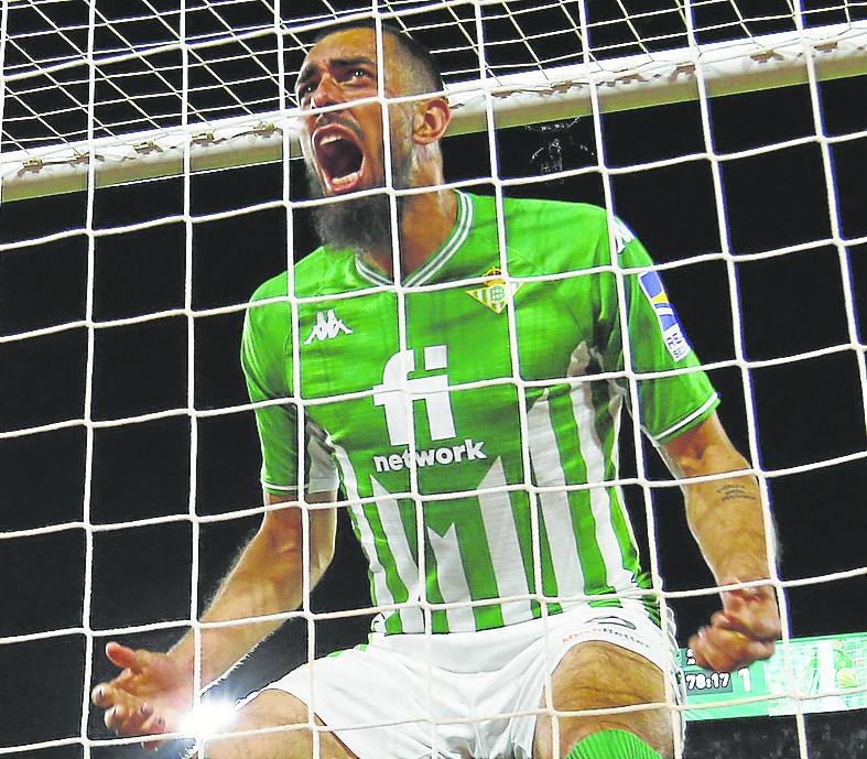 Borja Iglesias celebra uno de sus goles