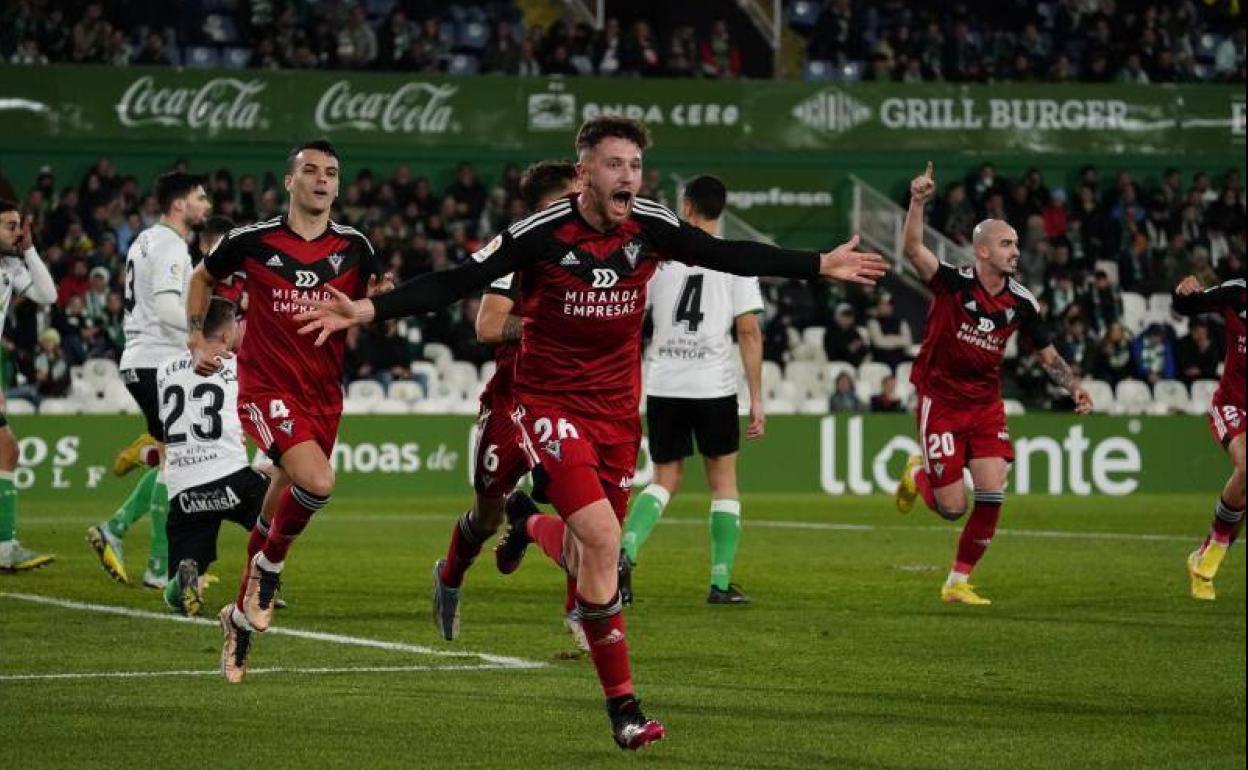 Barbu celebra su gol en El Sardinero, que sirvió en la última salida del año para ganar por primera vez a domicilio (1-2). 