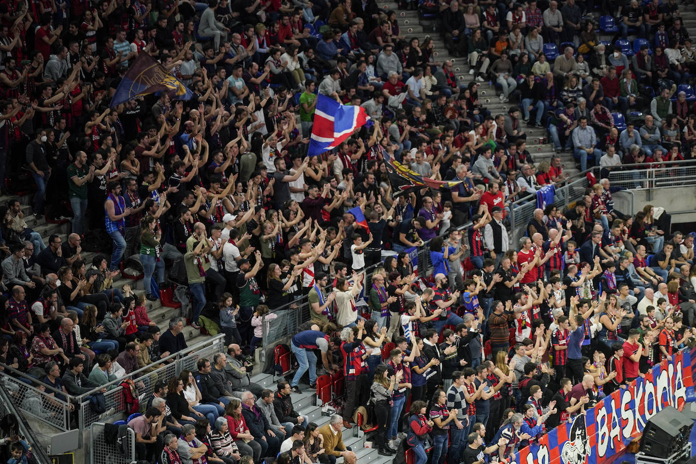 Fotos: Ambientazo en el Buesa Arena en el choque entre el Baskonia y el Real Madrid