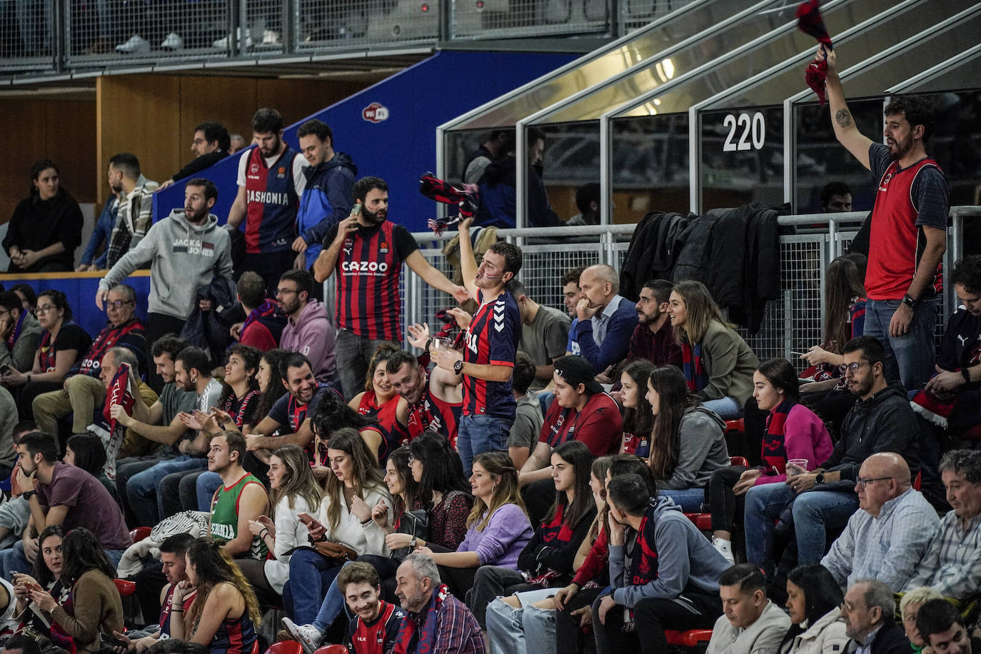 Fotos: Ambientazo en el Buesa Arena en el choque entre el Baskonia y el Real Madrid