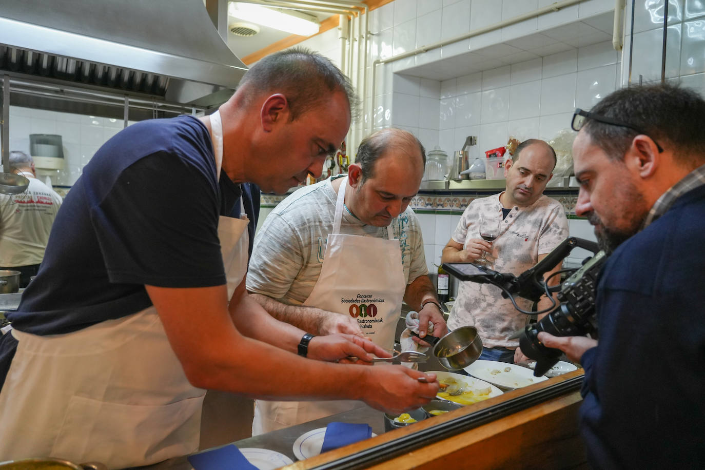 Fotos: Así fue la cena en la Sociedad Gastronómica Eskola Zaharra