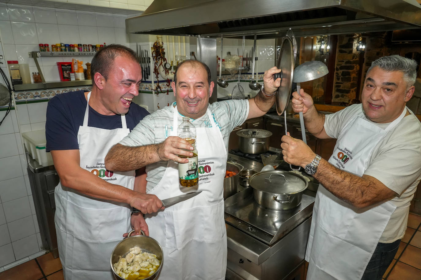 Fotos: Así fue la cena en la Sociedad Gastronómica Eskola Zaharra