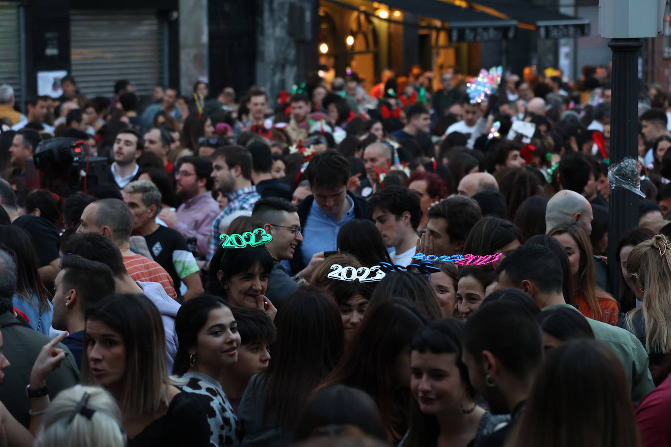 Miles de personas han abarrotado el centro de Bilbao.