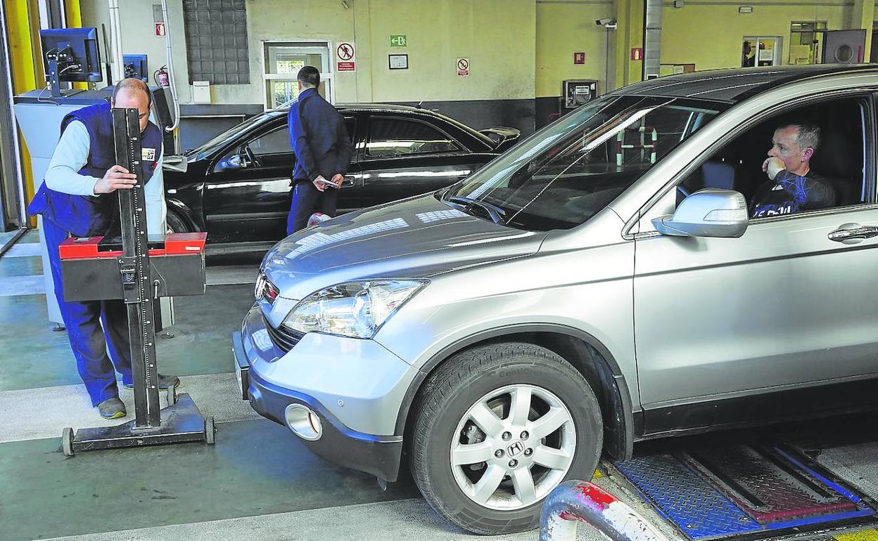 El sector de las ITV mueve alrededor de cuarenta millones de euros al año en Euskadi. 