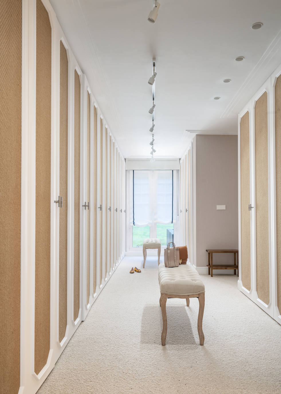 Entramos en el chalet con piscina de Iratxe Díaz, la reina de la medicina estética en Bizkaia