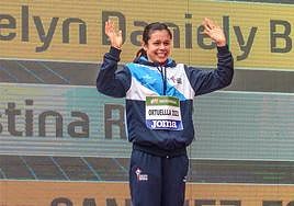 Brea celebra su título de campeona de España de cross.