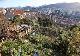 El hombre roció con gasolina una caseta situada en la zona de Vía Vieja de Lezama