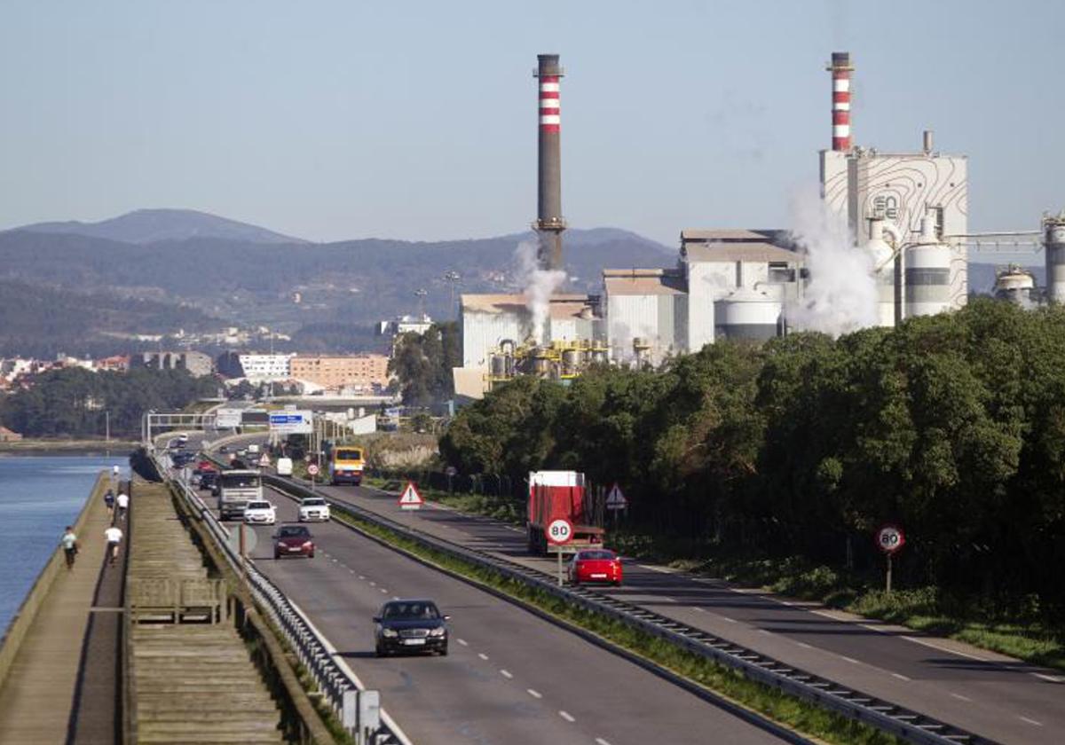 El Supremo da la razón a la papelera Ence y avala que siga en la ría de Pontevedra, zona protegida por la ley de Costas