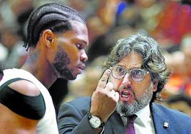 Andrea Trinchieri, en un reciente partido en Valencia.