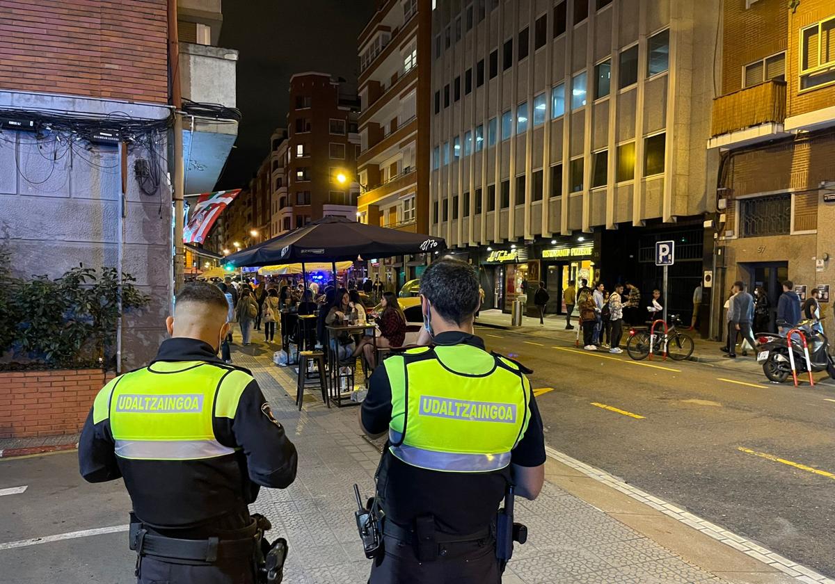 La Policía de Bilbao incauta seis armas prohibidas en un fin de semana con 33 detenidos